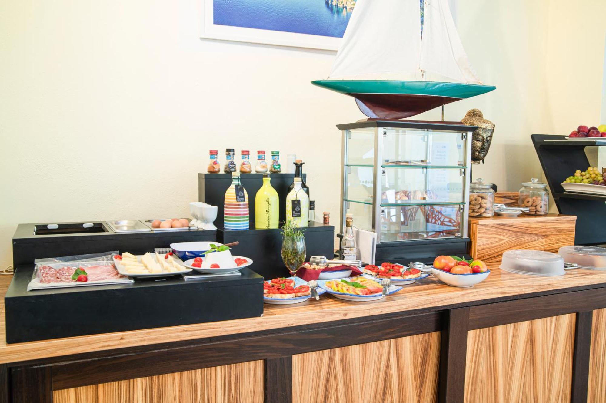 Marina 10 Boutique&design